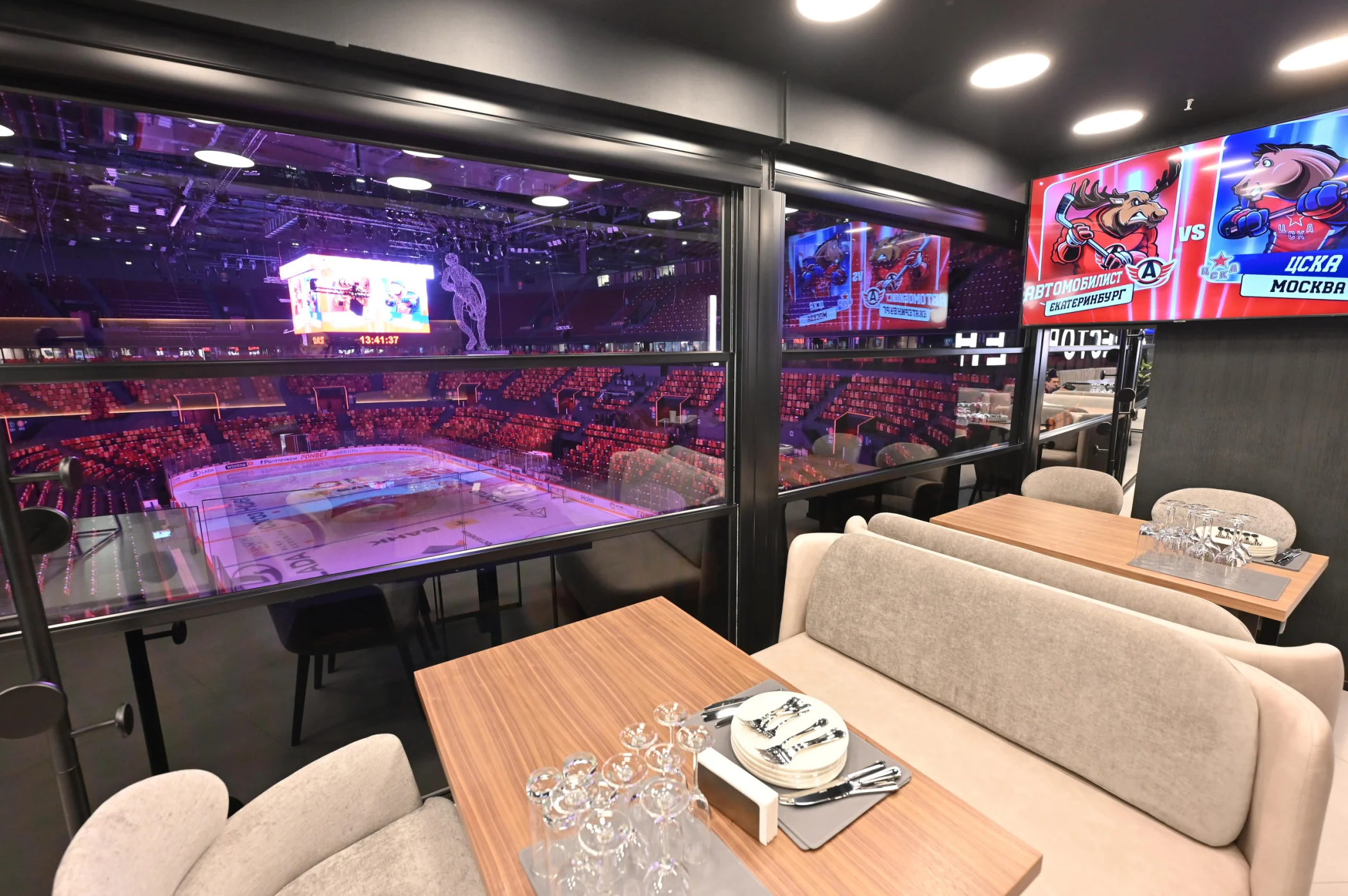 Открыта продажа билетов на матчи ХК Автомобилист в панорамный ресторан "Арена"