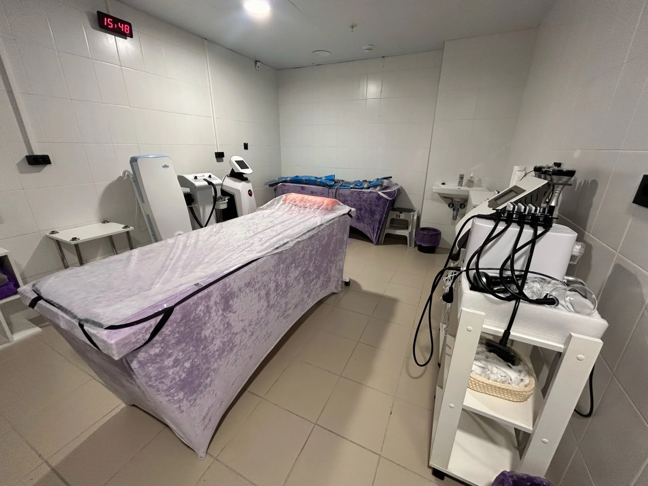 Кабинет аппаратного массажа и косметологии на УГМК-Арене 