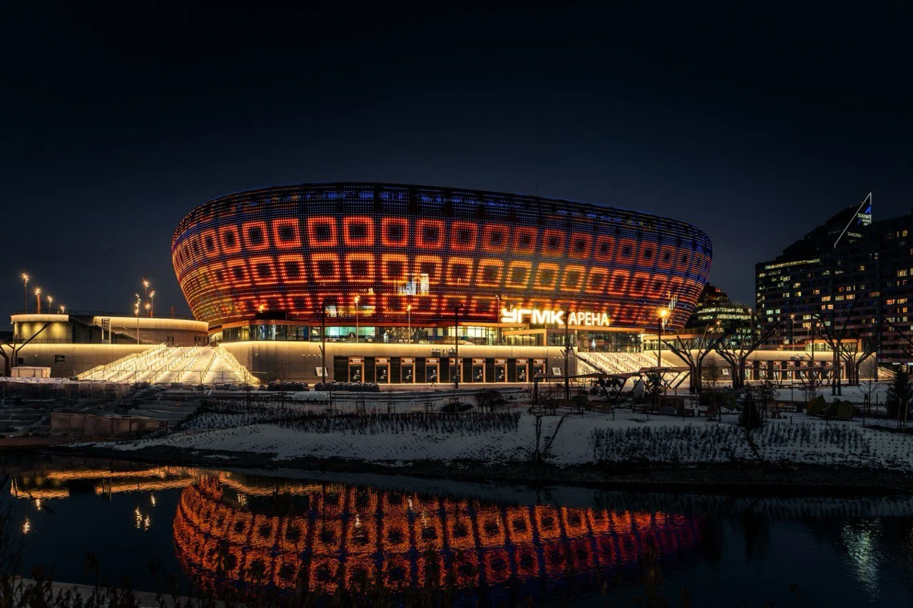 «Я любить тебя буду, можно»: УГМК-Арена поздравила жительниц Урала с 8 Марта